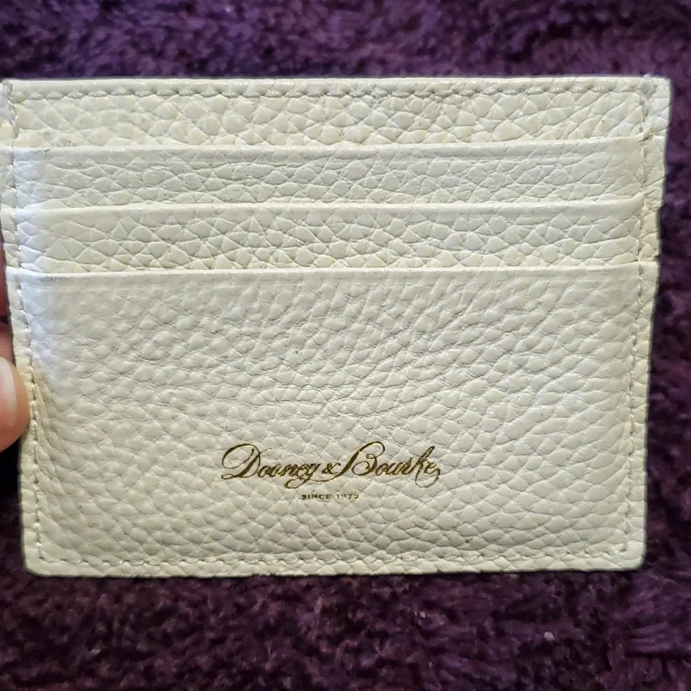 💥 SOLD 🚫  Dooney & Bourke card wallet, cream colored- - Picture 2 of 8